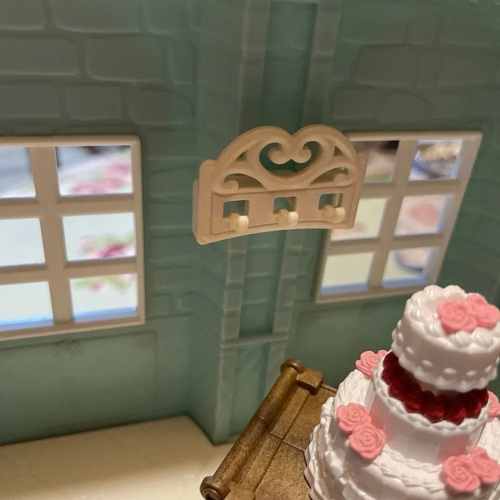Sylvanian Families Calico Critter Town Series Delicious Restaurant Play-set Read